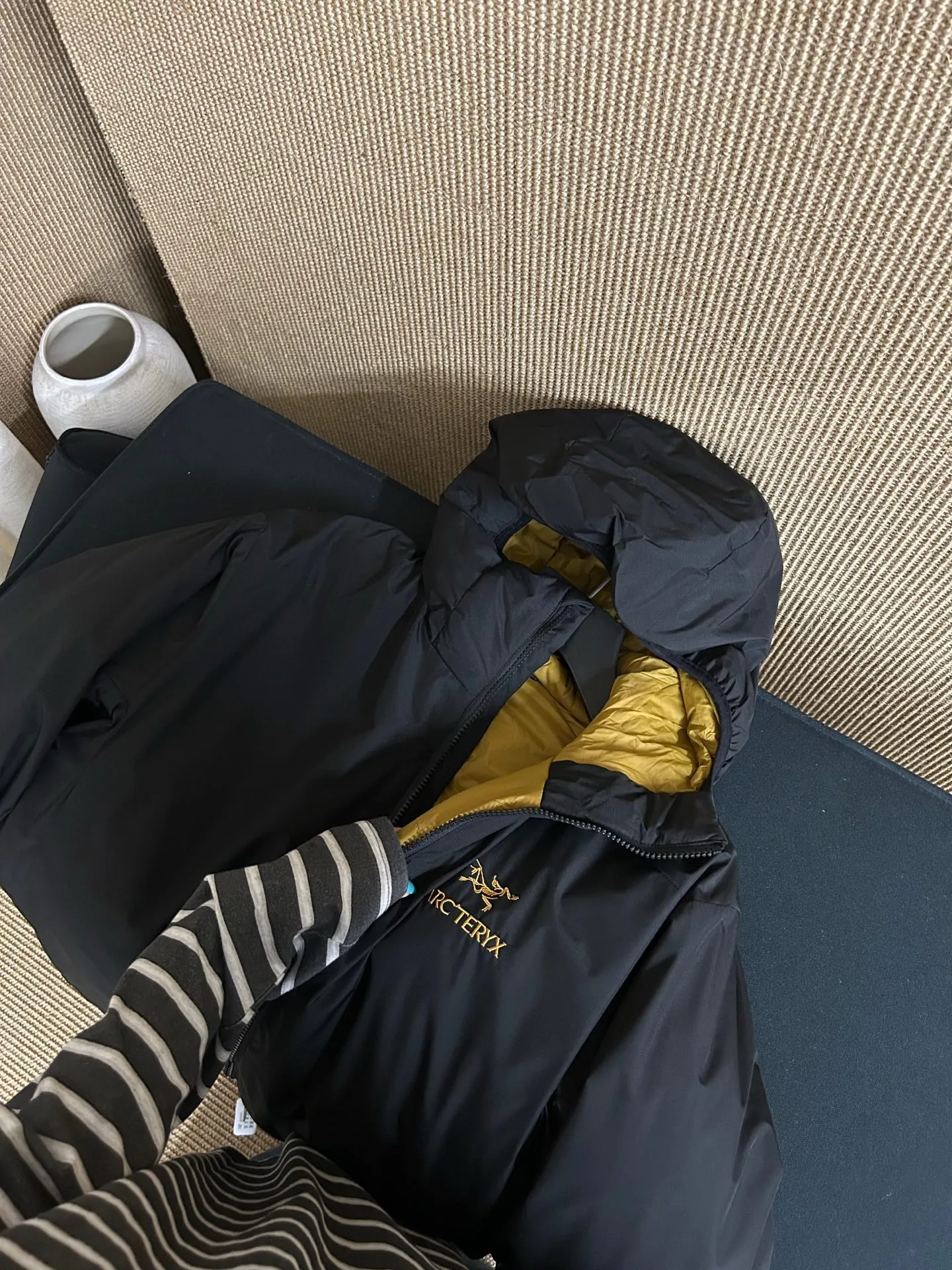【Arcteryx Atom Hoody 】 : Arcteryx， ， ， 。 ， ， 。 ，Arcteryx ， 。Quality、 ， 。 ， + : ✅ 100% ，Tyono 30 ， ， ✅ ， Wear-Resistant Breathable ✅ ， ， ✅ ， ， ， ✅ 、 ， ， ✅ logo ， ✅ YKK， ✅ ：Coreloft TM Continuous 65 ， ✅（65g/m 2) : ，Breathable ，ATOM Coreloft TM Continuous ， ， ， ， Wear-Resistant ， ， ， 。